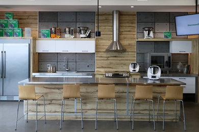 Inspiration for a kitchen remodel in Montreal