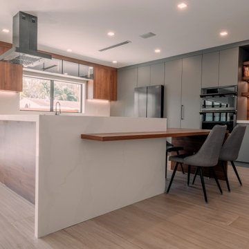 Dreaming of a Modern Kitchen The Fusion of Wood and Grey Lacquer