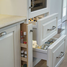 Kitchen Cabinets & Drawers