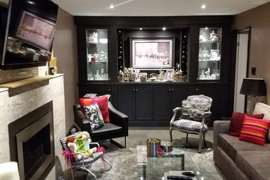 Living room photo in Toronto