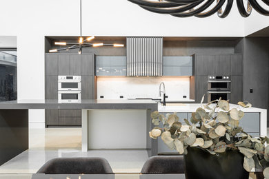 Inspiration for a contemporary kitchen remodel in Las Vegas