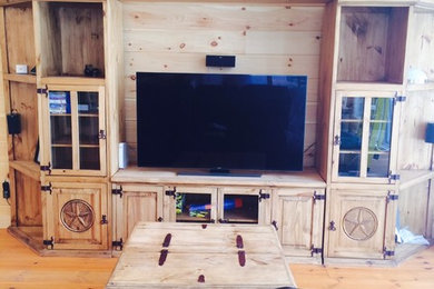 Family room - rustic family room idea in Montreal