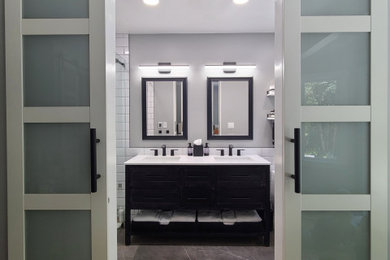 Example of a minimalist home design design in Seattle