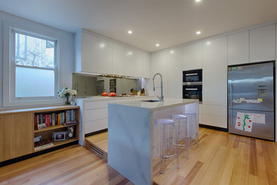 Photo of a contemporary kitchen in Melbourne.