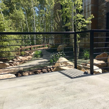 Hidden Splendor - Contemporary Horizontal Railings