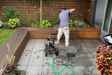 Trendy patio photo in Vancouver