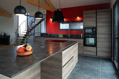 Photo of a large modern kitchen in Grenoble.