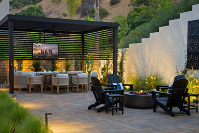 Elegant patio photo in Los Angeles