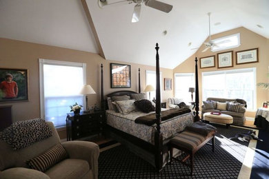 Example of a classic bedroom design in St Louis