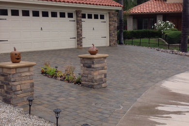 Design ideas for a contemporary front yard concrete paver landscaping in Los Angeles.