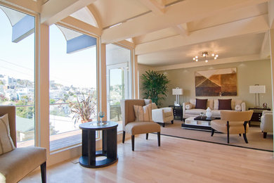 Example of a minimalist living room design in San Francisco