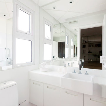 Bathroom by Zezinho e Turibio