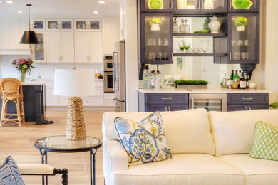 Beach style home design photo in Tampa