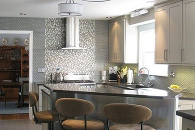 Trendy kitchen photo in Cincinnati