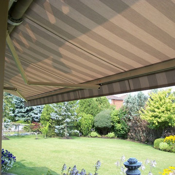 Retractable awnings installed off the deck