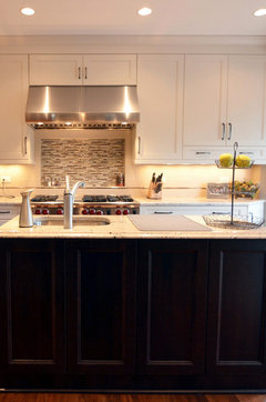 Shaker Cabinetry To 9 Foot Ceiling With Crown Molding Or A Space