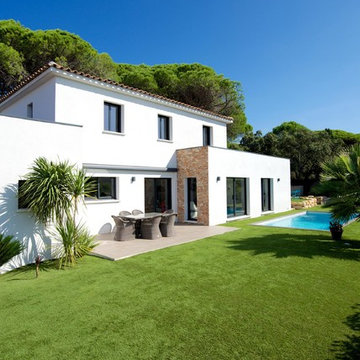 Une maison toute en contraste