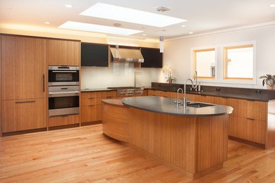 Kitchen - zen kitchen idea in San Francisco