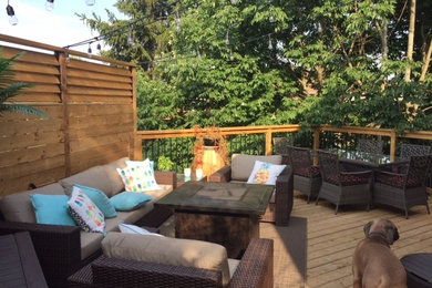 Deck - contemporary deck idea in Toronto