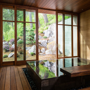 他の地域のコンテンポラリースタイルのおしゃれな露天風呂・スパ (デッキ材舗装) の写真