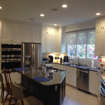 Schuler Cabinetry - Sugar Creek Door in Maple with Irish Creme and Onyx Finishes