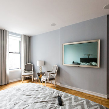 HIGH END MIRROR TV WITH THE CUSTOM FRAME.