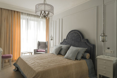 This is an example of a transitional bedroom in Saint Petersburg.