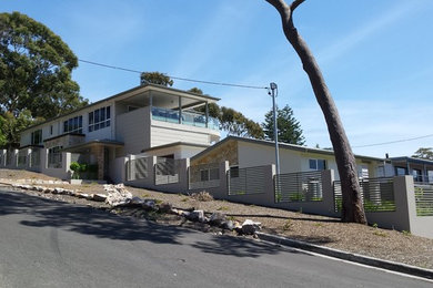 Beach style house exterior in Wollongong with a metal roof.