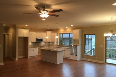 Example of an arts and crafts kitchen design in Chicago