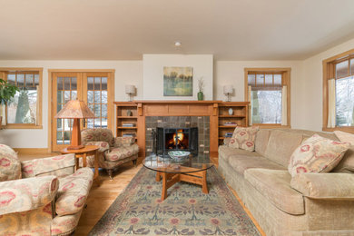 Arts and crafts dining room photo in Other