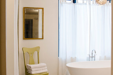 Inspiration for a transitional bathroom remodel in Toronto