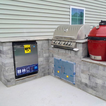 Outdoor Kitchen with Built-In Appliances – Charleston, SC