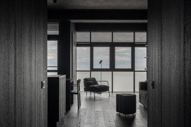 Стильный дизайн: коридор среднего размера в скандинавском стиле с серым полом - последний тренд