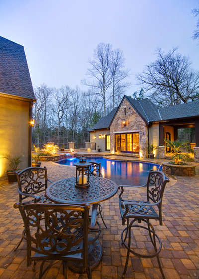 Классический Бассейн by Falling Water Custom Pools, Inc.