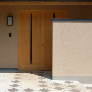 重なり屋根の家