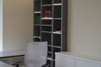 Trendy home office photo in Dusseldorf