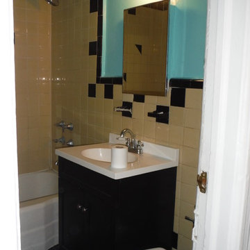 Vintage Bathroom Reomdel Before Photo