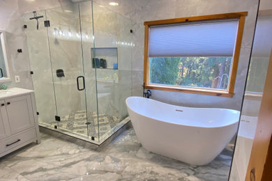 Mid Century Modern Cozy Bathroom