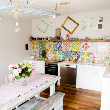 Cucina in resina "effetto muro"