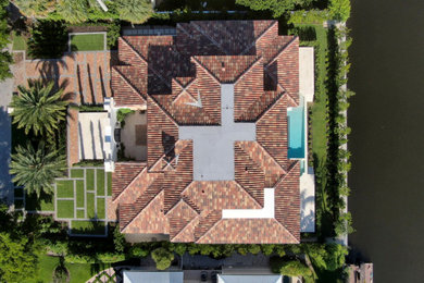Inspiration for a modern home design remodel in Miami