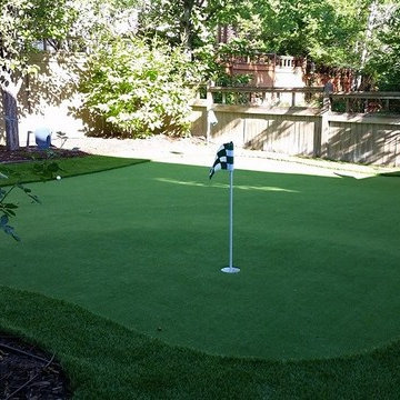 Two tiered synthetic putting green