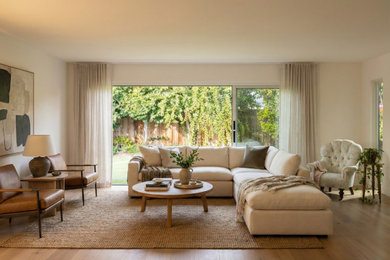 Example of a transitional living room design in San Francisco