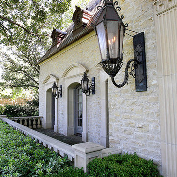Talia Thomas - Michael Molthan Luxury Homes Exteriors