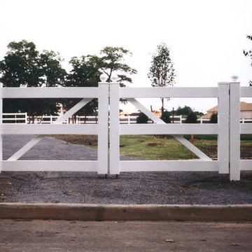 Vinyl Driveway Gate