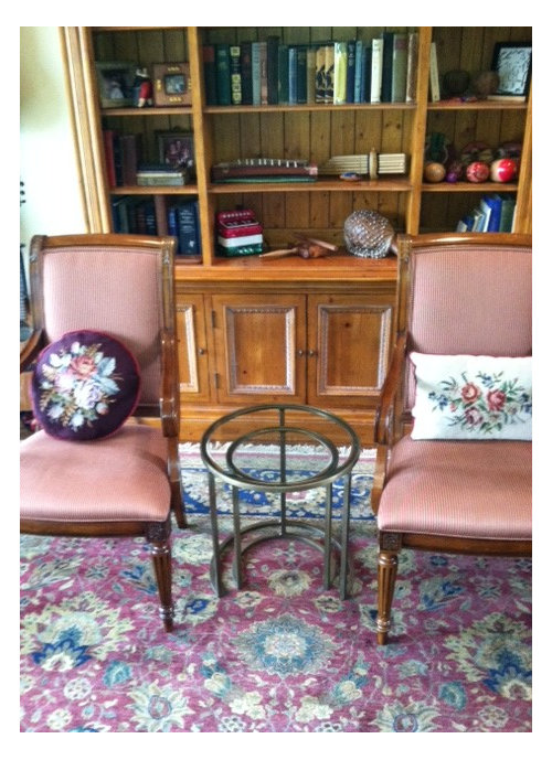 What table to put between these chairs??