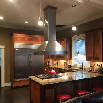 Mahogany Kitchen Cabinetry w/ Flat Panels & Clear Finish
