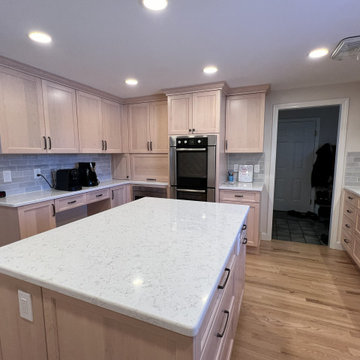 6612 - Bianco Breeze: Transforming with Quartz & Maple