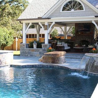 Großer Klassischer Pool hinter dem Haus in rechteckiger Form mit Poolhaus in Atlanta