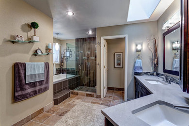 Home design - mid-sized modern home design idea in Seattle