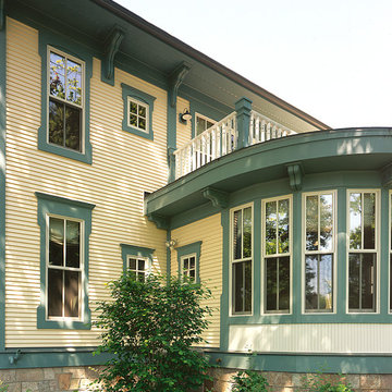Italianate home built with vinyl siding